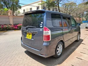Toyota Noah 2.0 158hp FWD (8 Seater) 2010 Gray