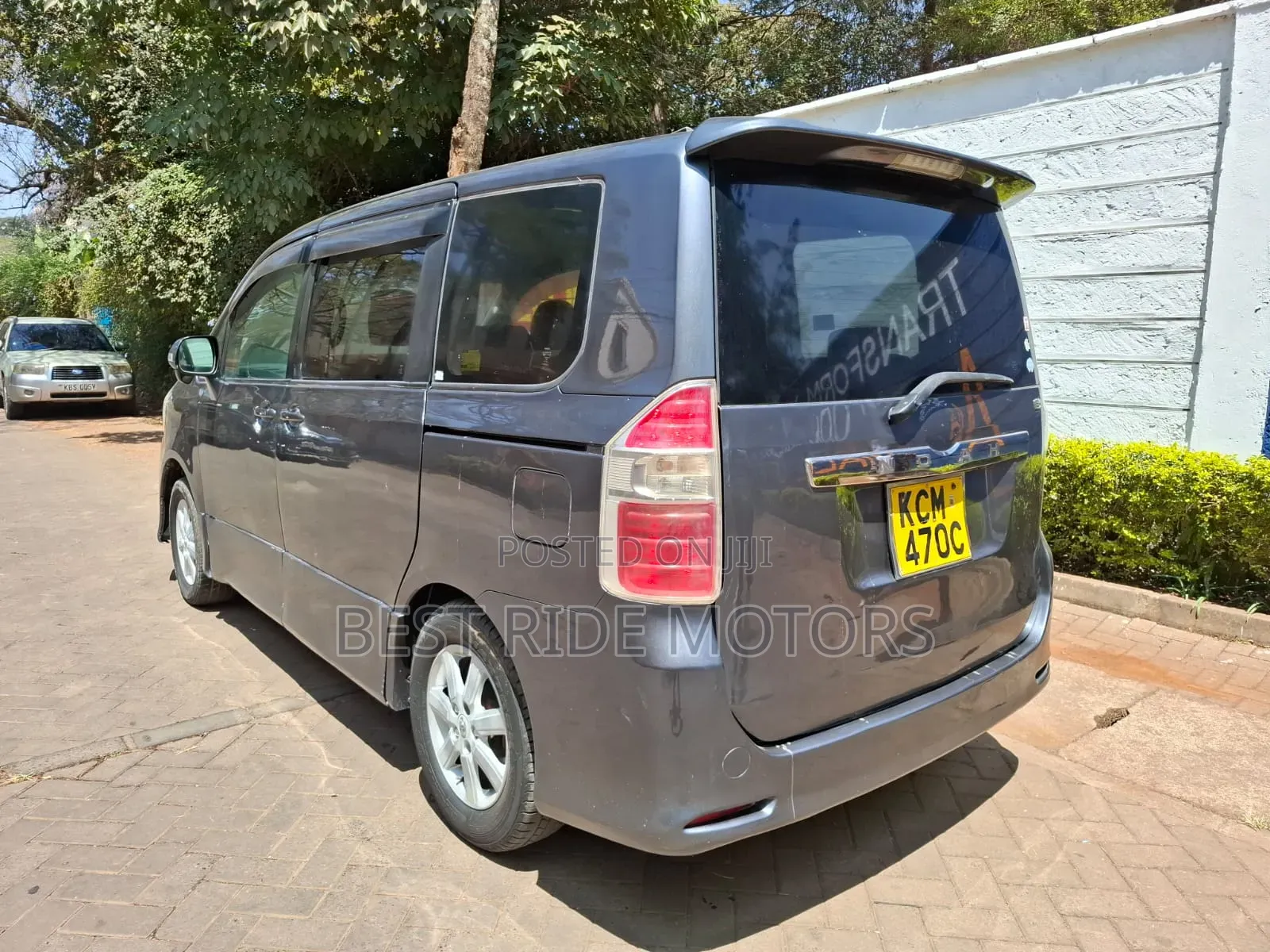 Toyota Noah 2.0 158hp FWD (8 Seater) 2010 Gray