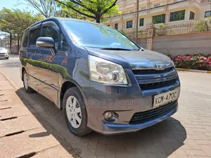 Toyota Noah 2.0 158hp FWD (8 Seater) 2010 Gray