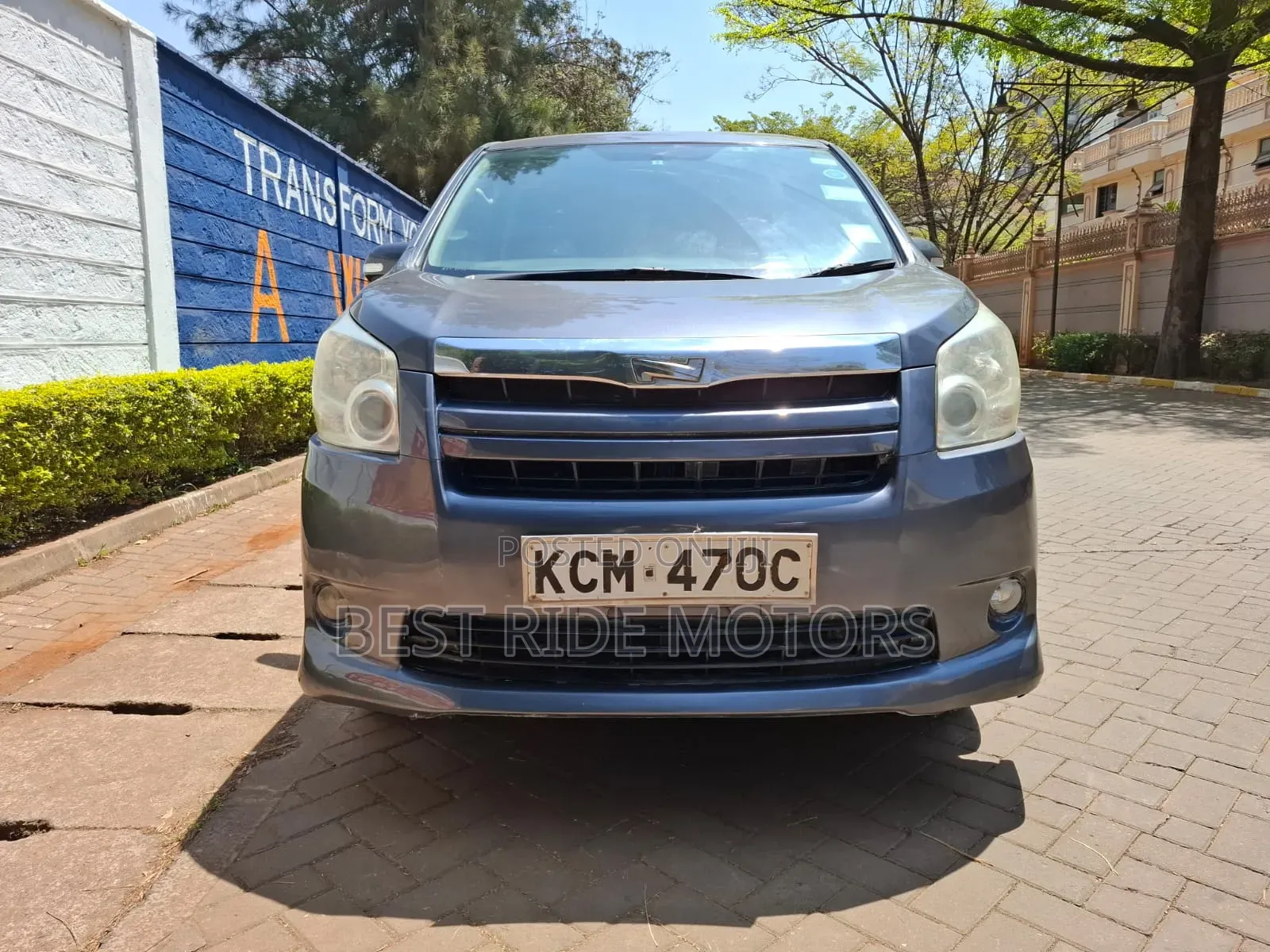 Toyota Noah 2.0 158hp FWD (8 Seater) 2010 Gray