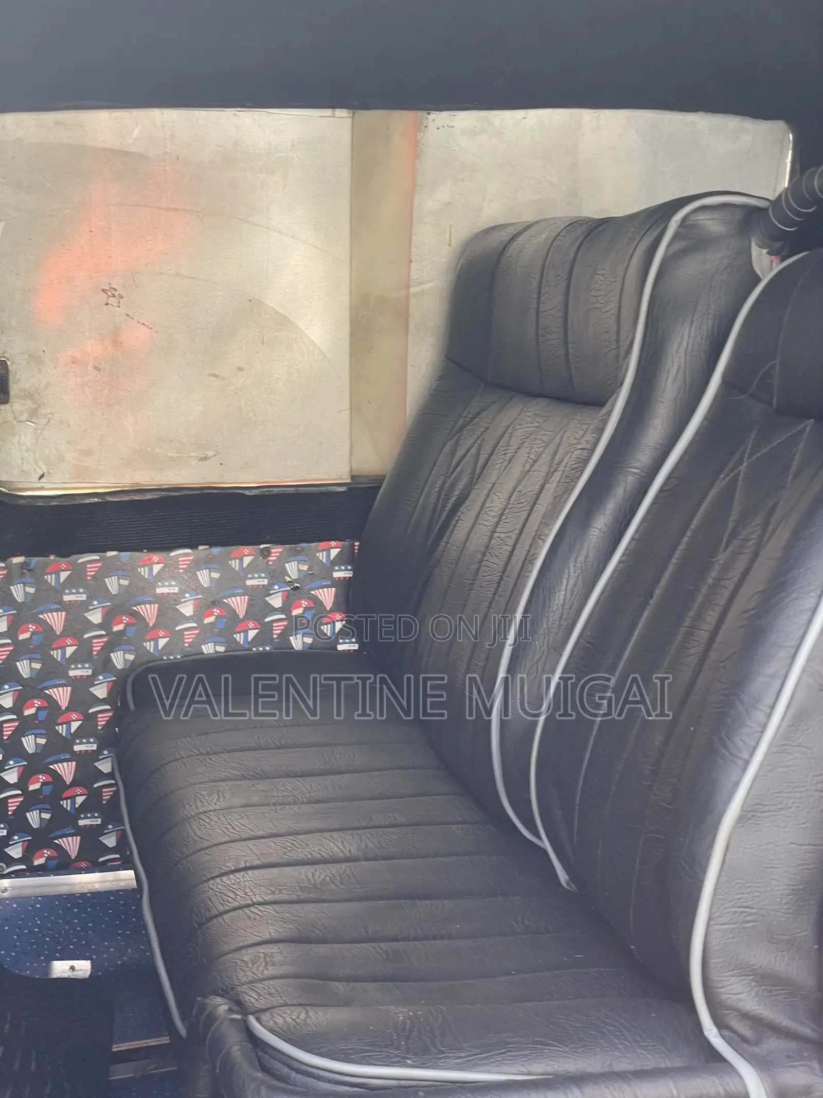 Nissan Caravan (Urvan) 2001 Red