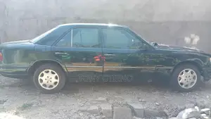 Mercedes-Benz E220 1995 Green