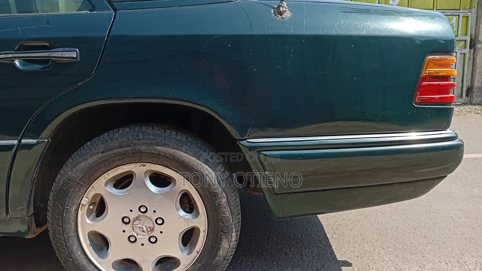 Mercedes-Benz E220 1995 Green
