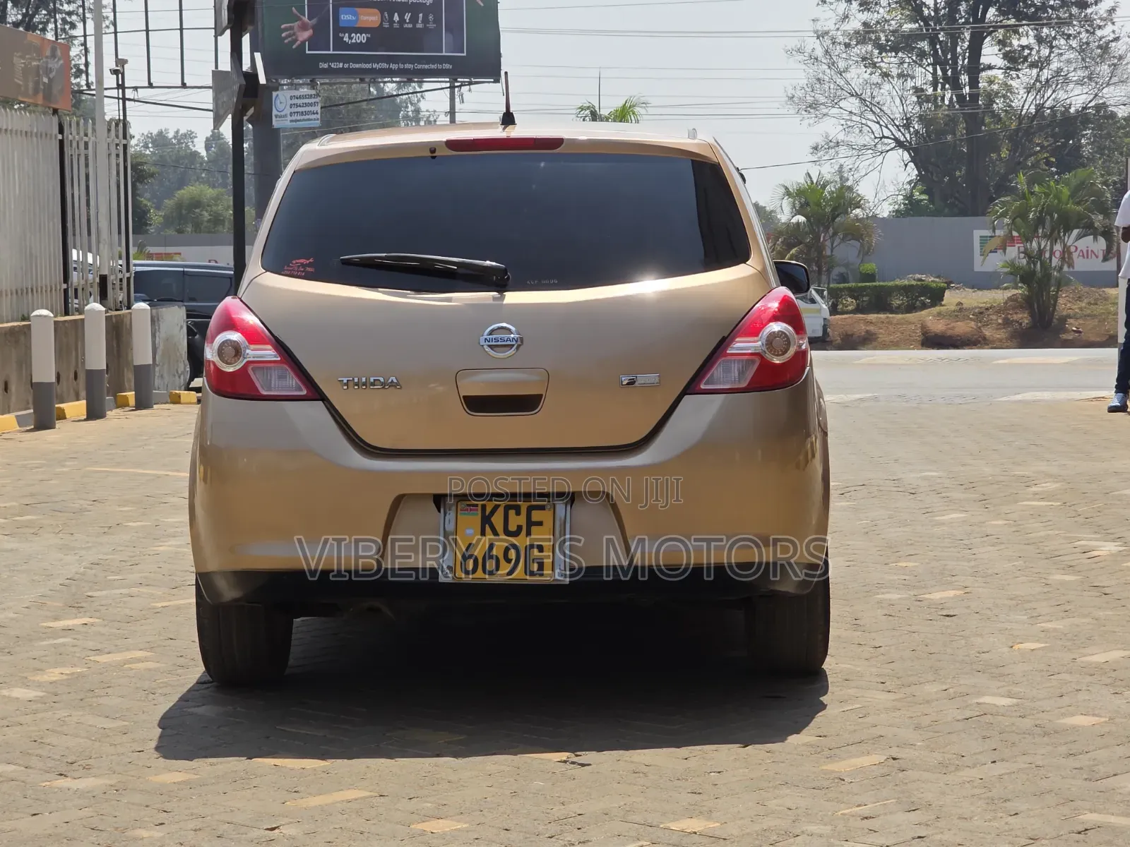 Nissan Tiida 2008 Gold