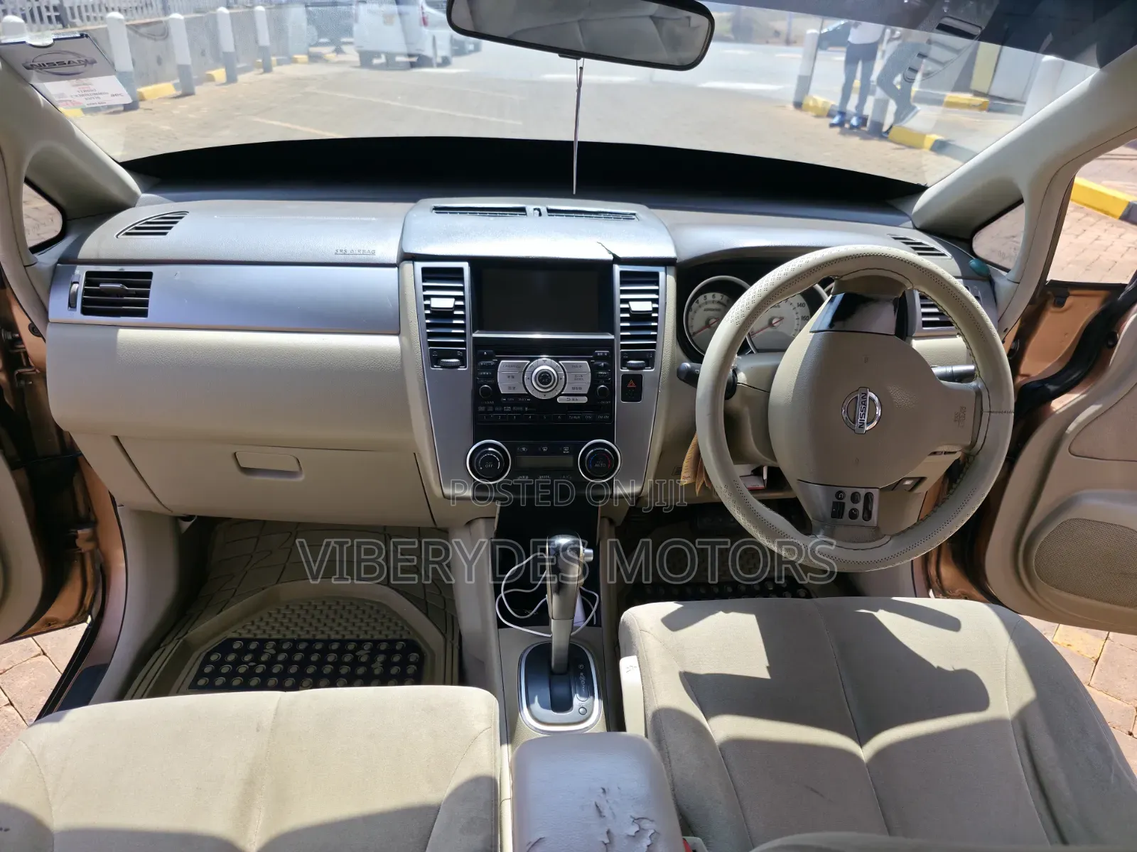 Nissan Tiida 2008 Gold