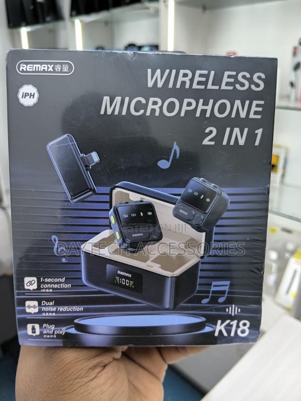The Remax 2-in-1 Wireless Microphone Set. - thumbnail 2
