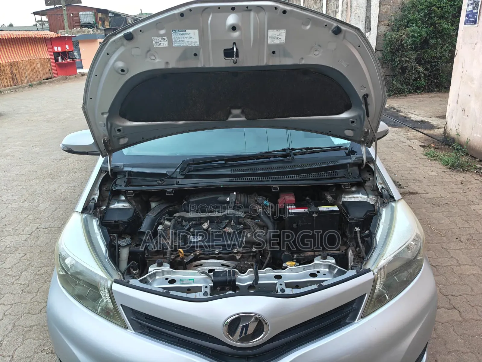 Toyota Vitz 2012 Silver