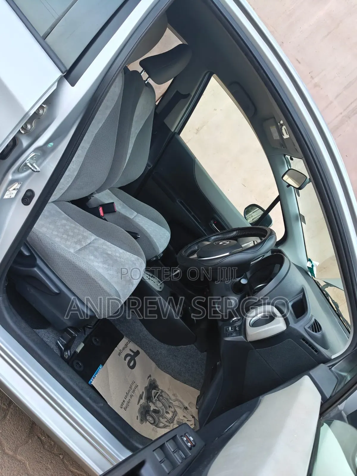 Toyota Vitz 2012 Silver