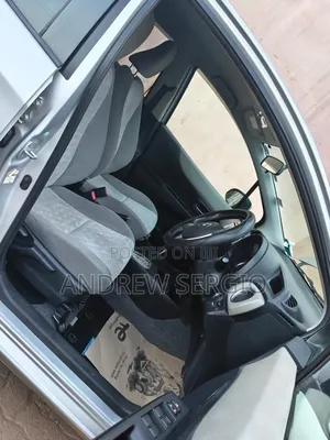 Toyota Vitz 2012 Silver
