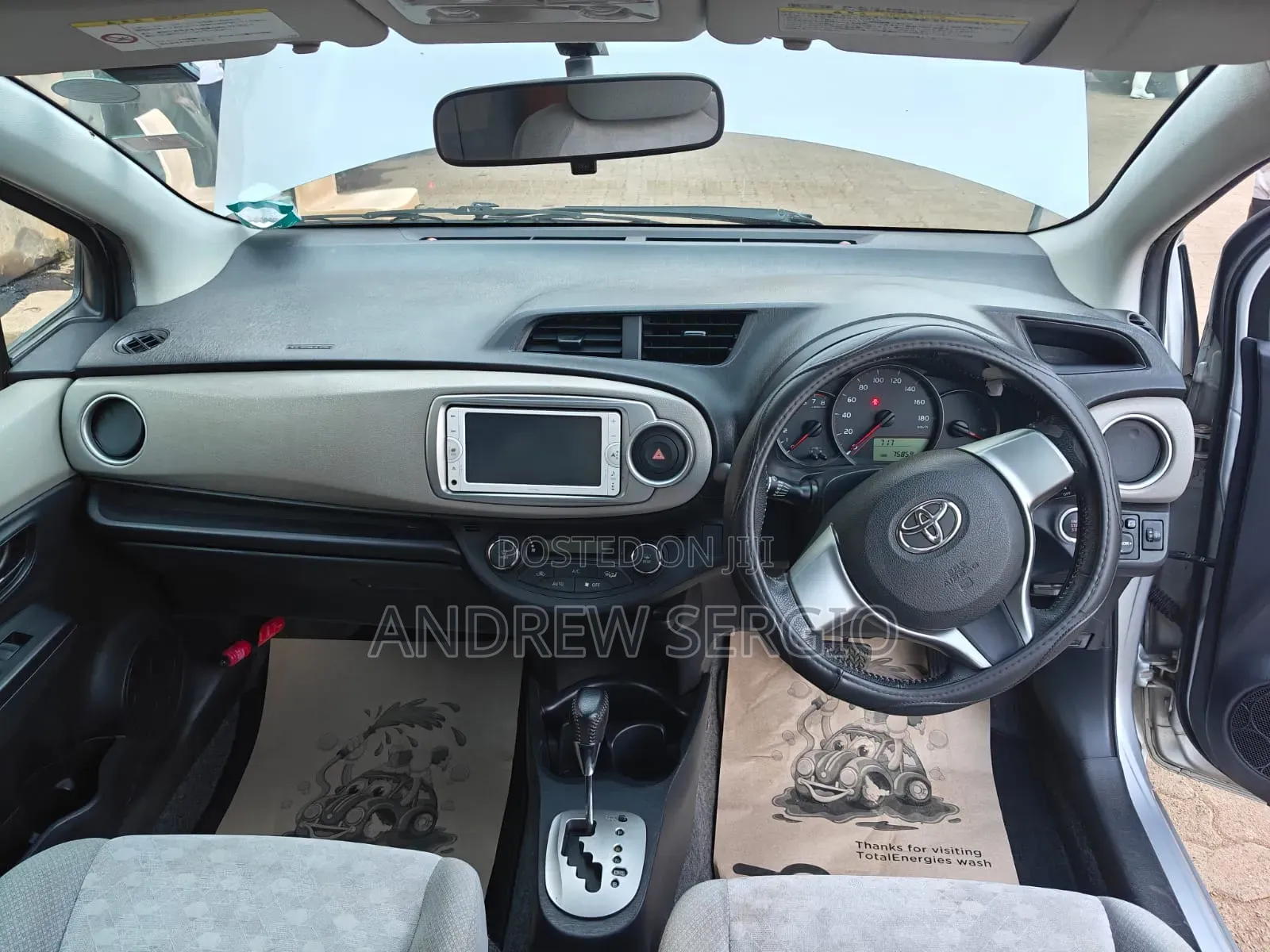 Toyota Vitz 2012 Silver