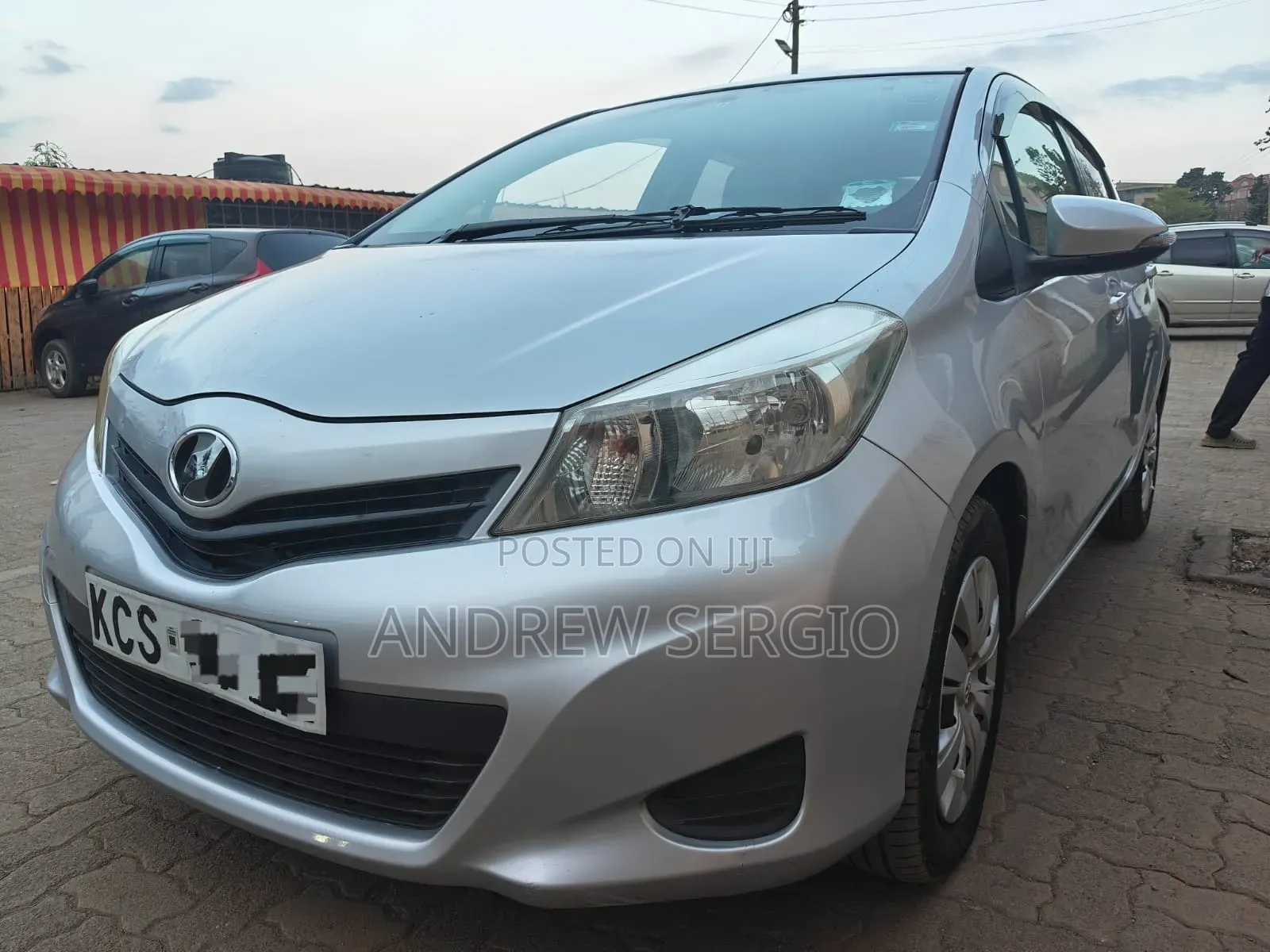 Toyota Vitz 2012 Silver