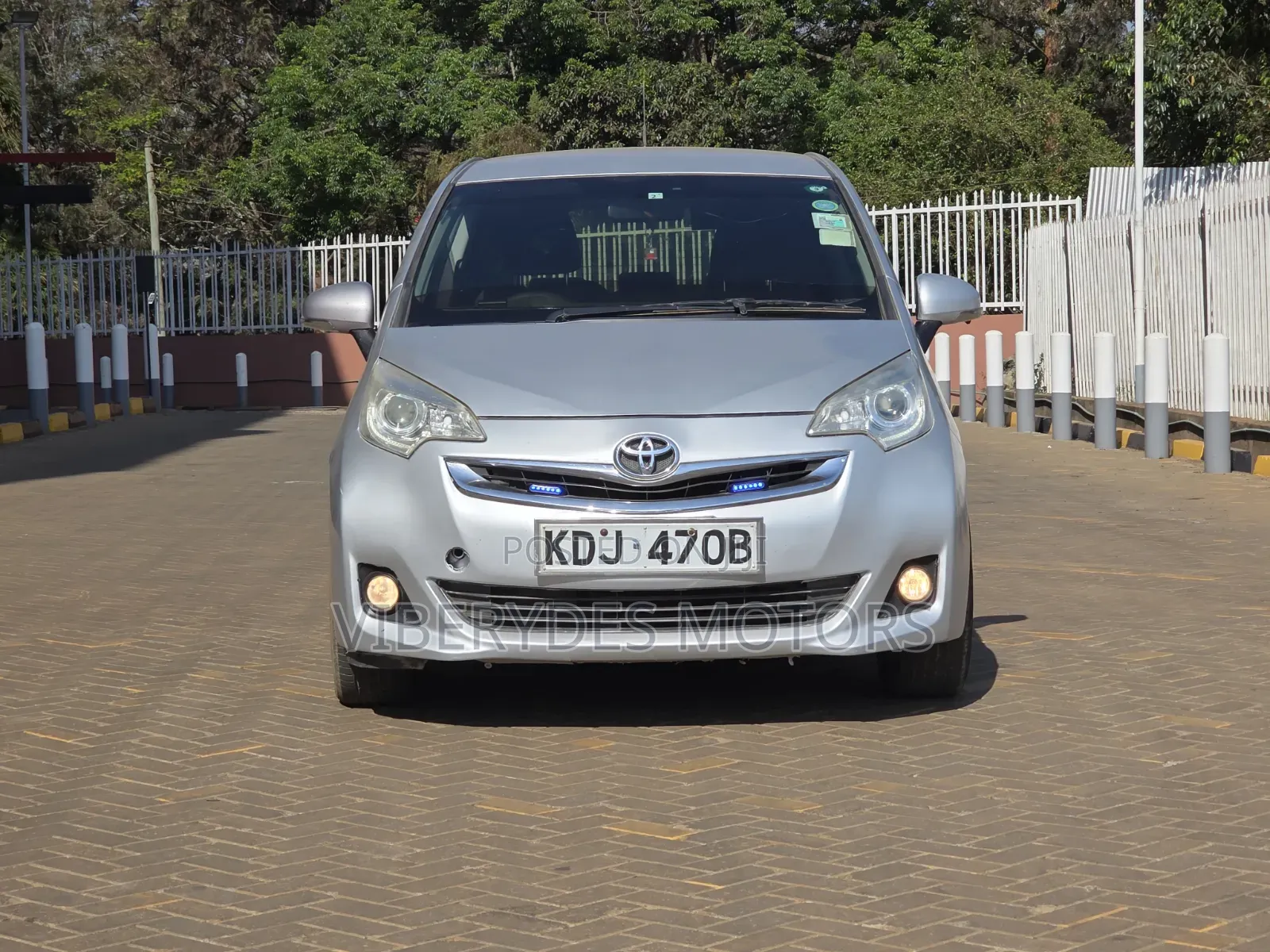 Toyota Ractis 2015 Silver