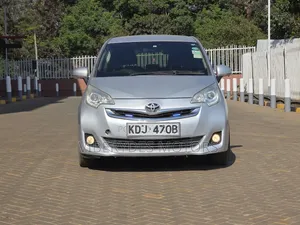Toyota Ractis 2015 Silver