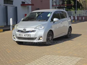 Toyota Ractis 2015 Silver