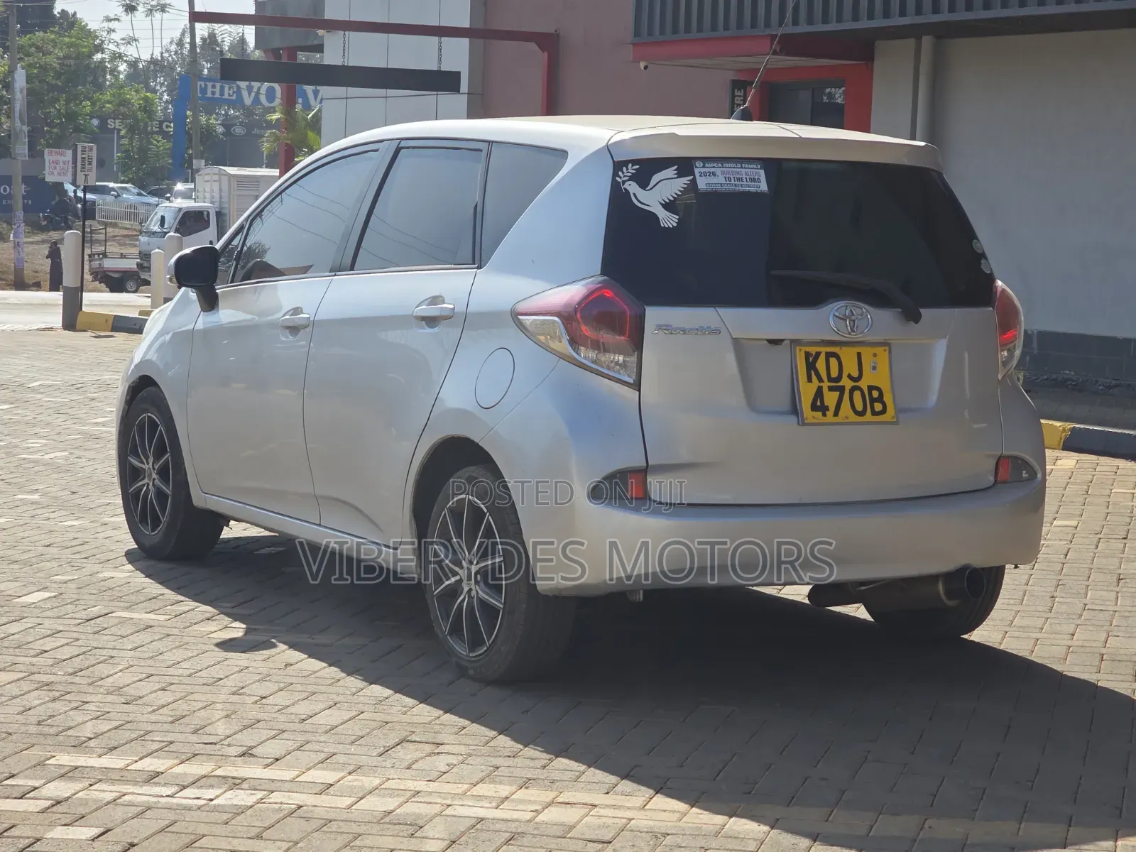 Toyota Ractis 2015 Silver
