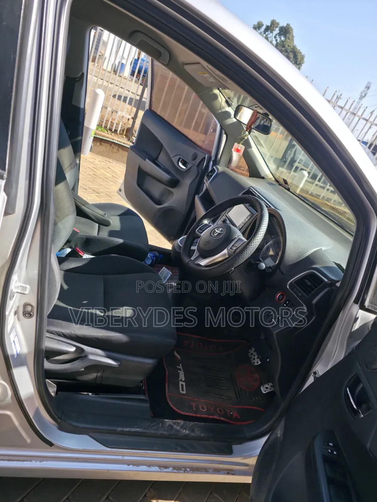 Toyota Ractis 2015 Silver
