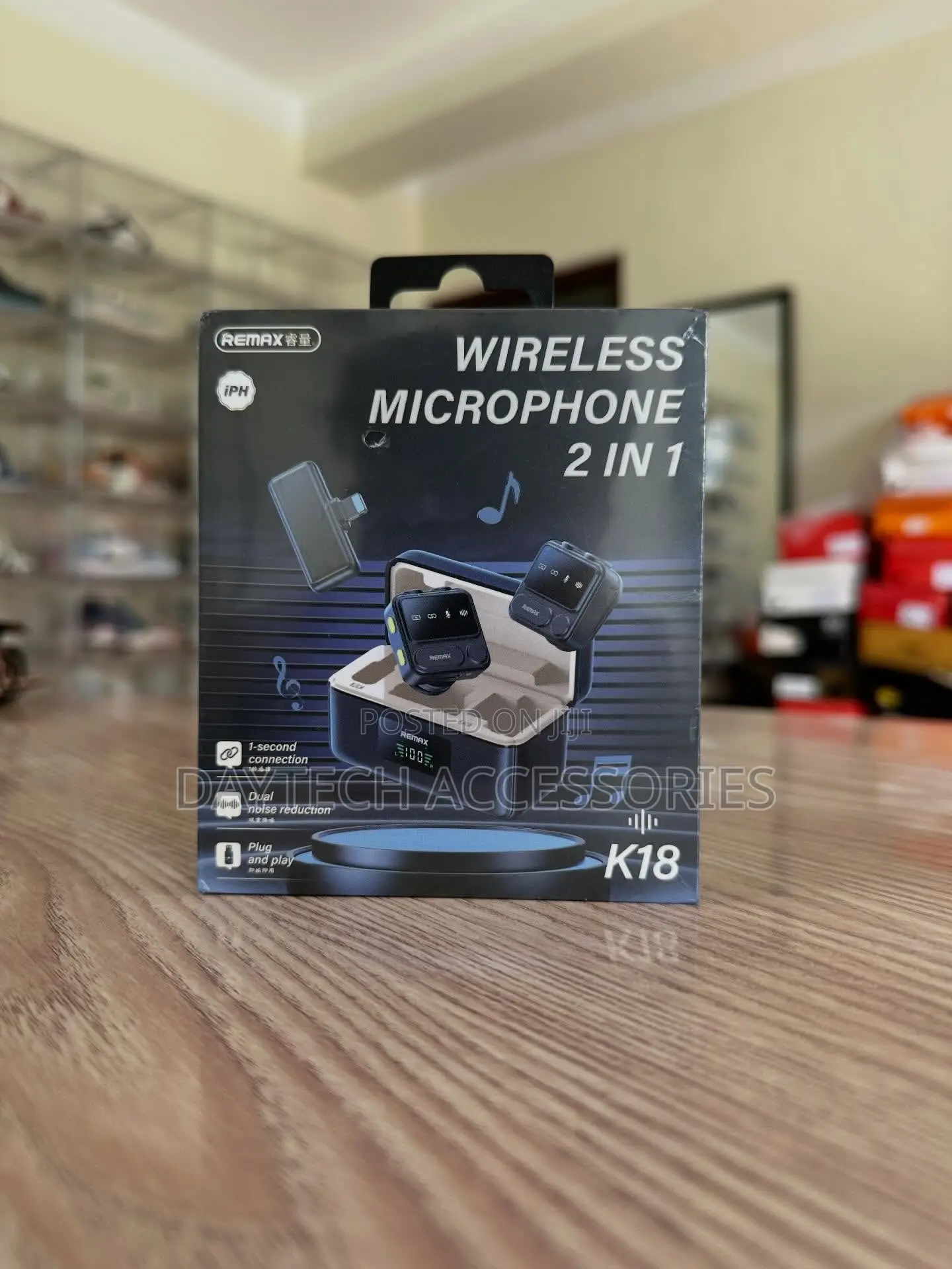 REMAX 2-in-1 Wireless Microphone Set - Black