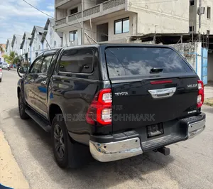 Toyota Hilux 2021 Black