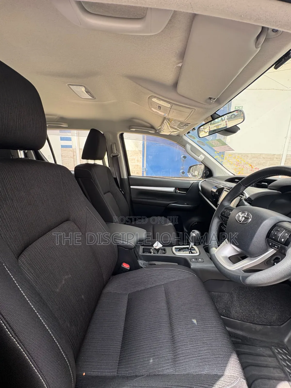 Toyota Hilux 2021 Black