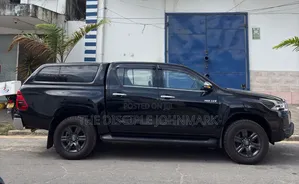 Toyota Hilux 2021 Black