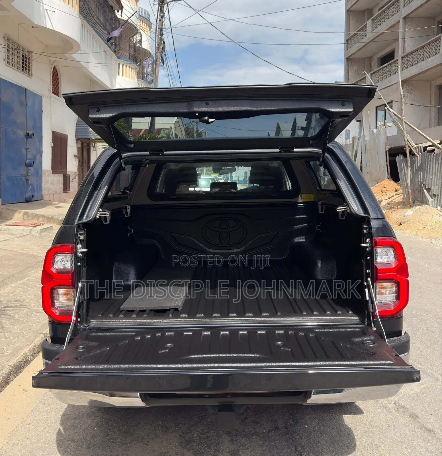 Toyota Hilux 2021 Black