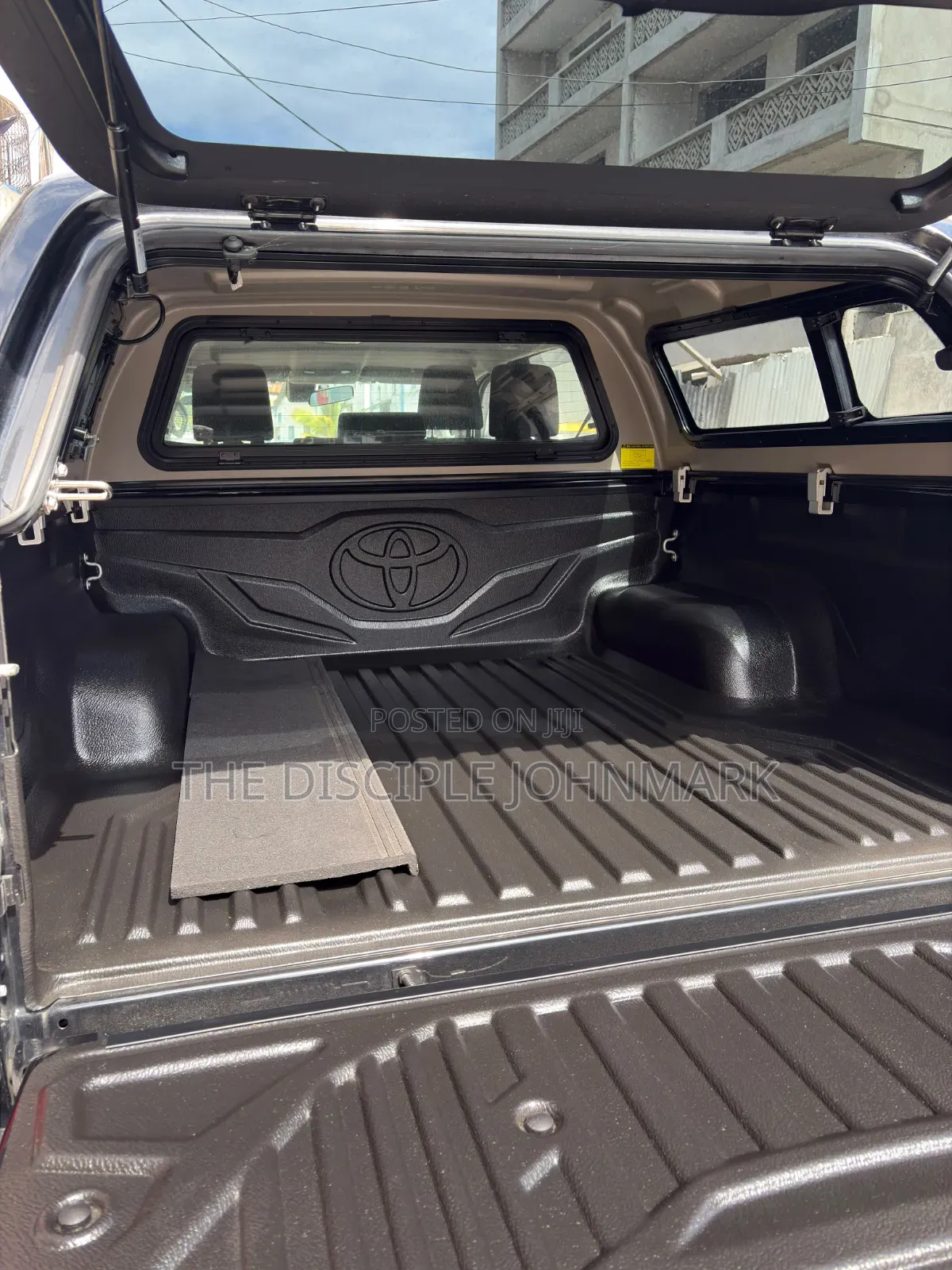 Toyota Hilux 2021 Black