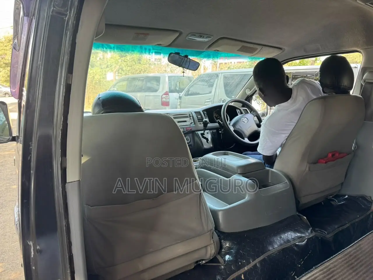 Toyota HiAce 2010 Black