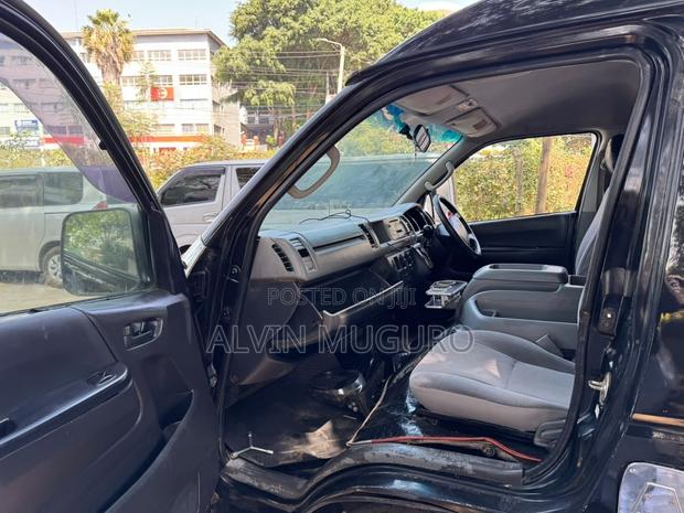 Toyota HiAce 2010 Black - thumbnail 3