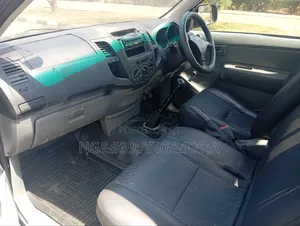 Toyota Hilux 2010 Blue