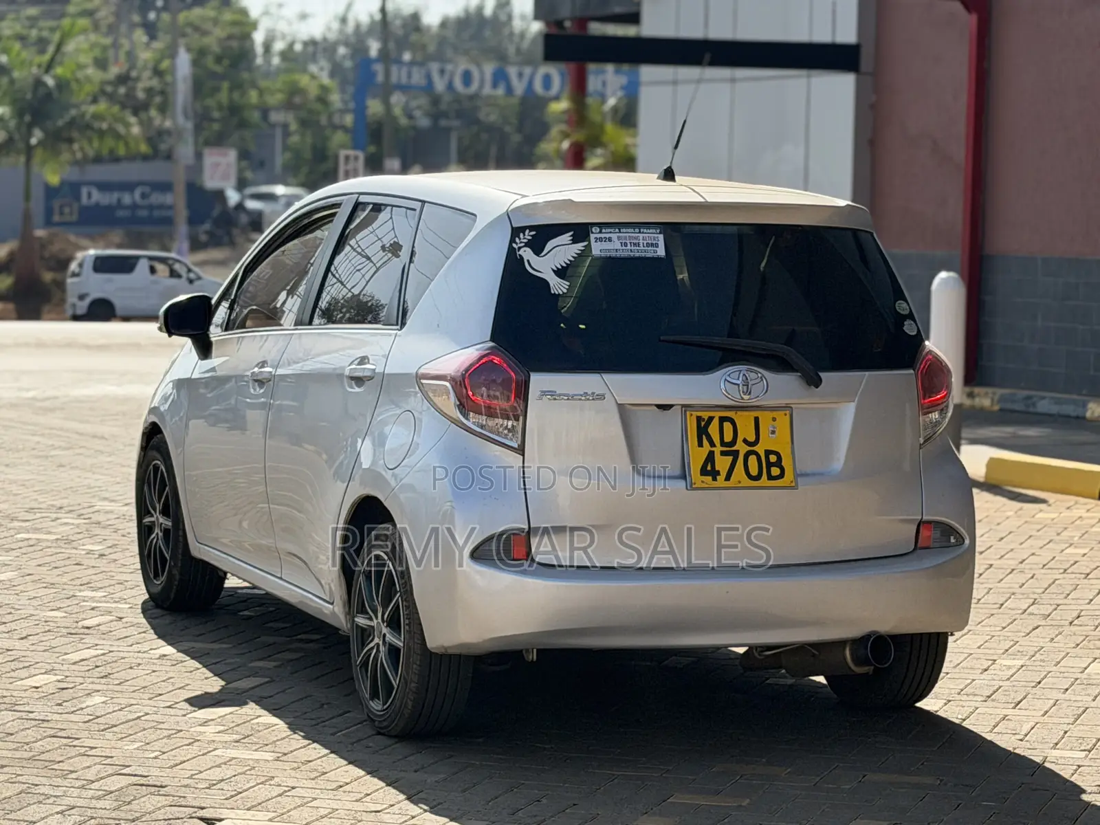 Toyota Ractis 2015 Silver