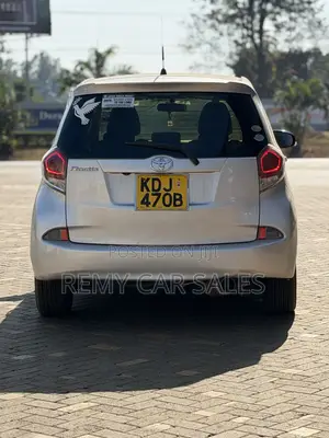 Toyota Ractis 2015 Silver