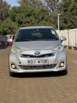Toyota Ractis 2015 Silver