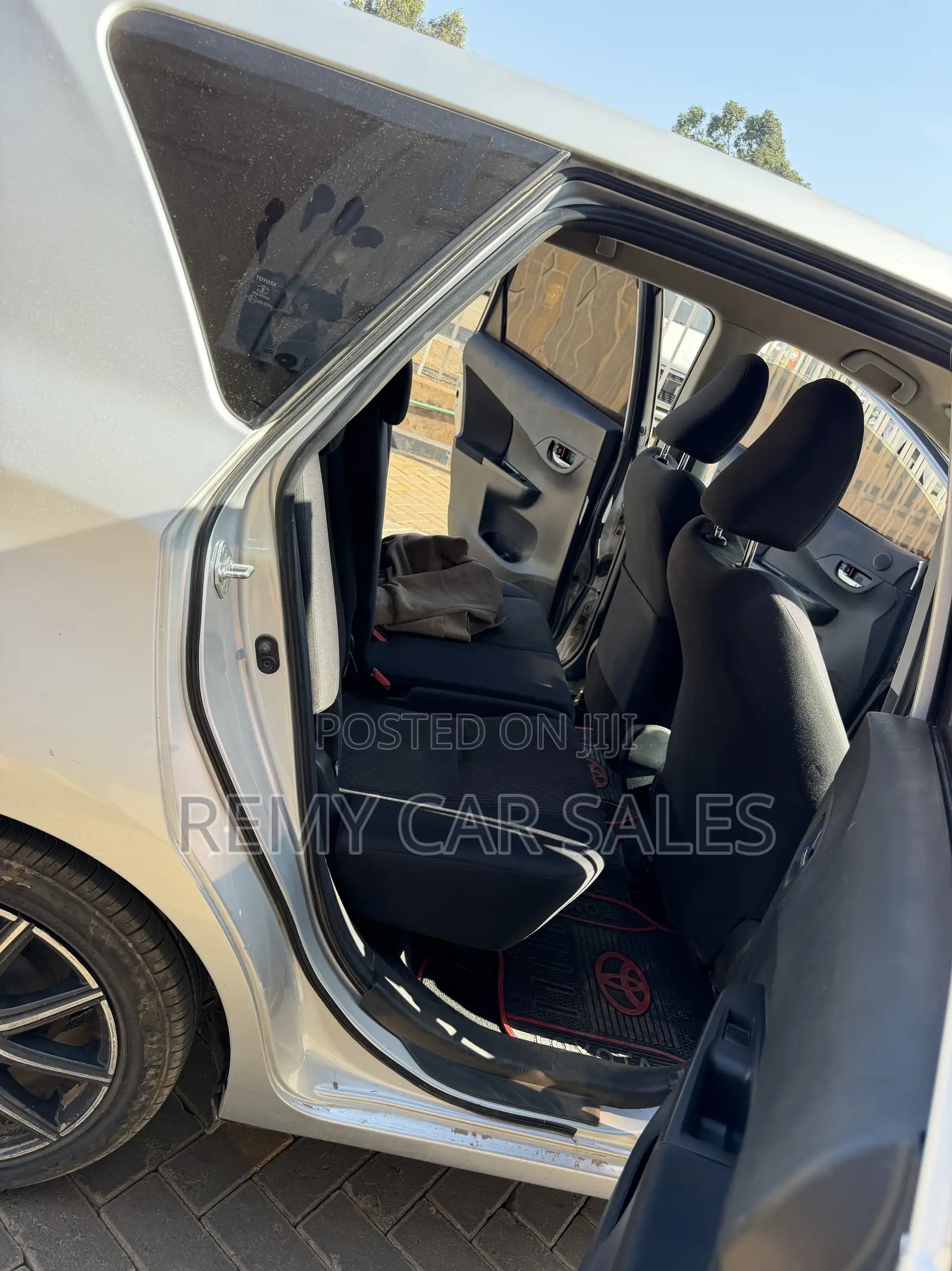 Toyota Ractis 2015 Silver