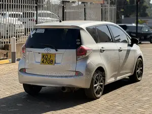 Toyota Ractis 2015 Silver