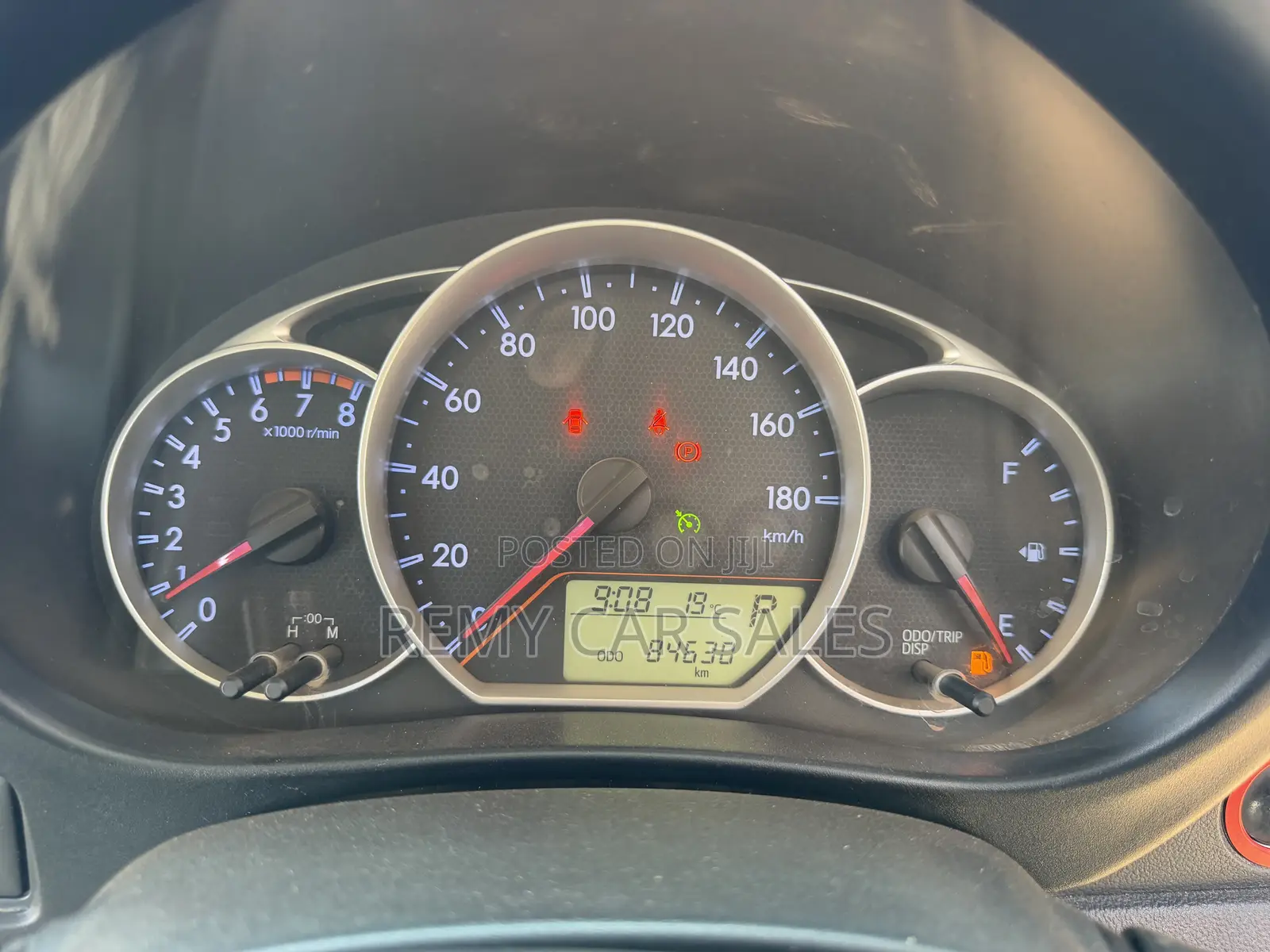 Toyota Ractis 2015 Silver