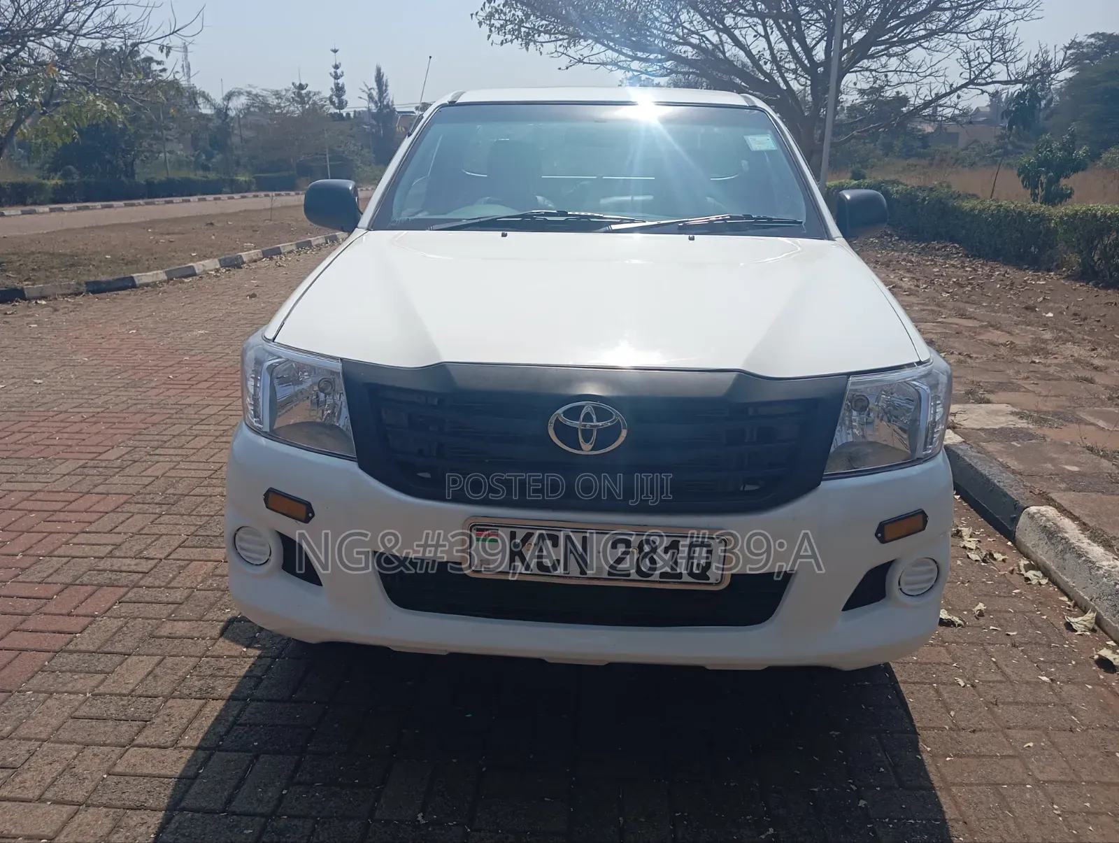 Toyota Hilux 2010 White