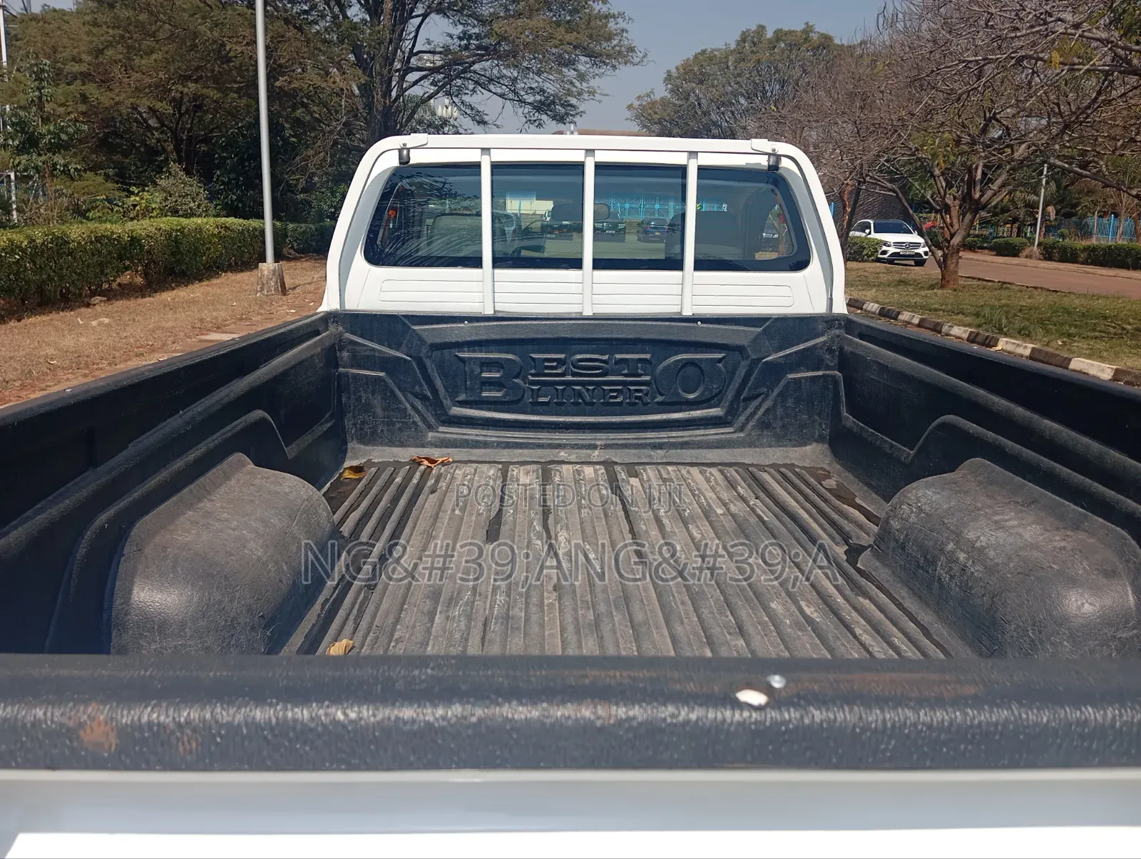 Toyota Hilux 2010 White