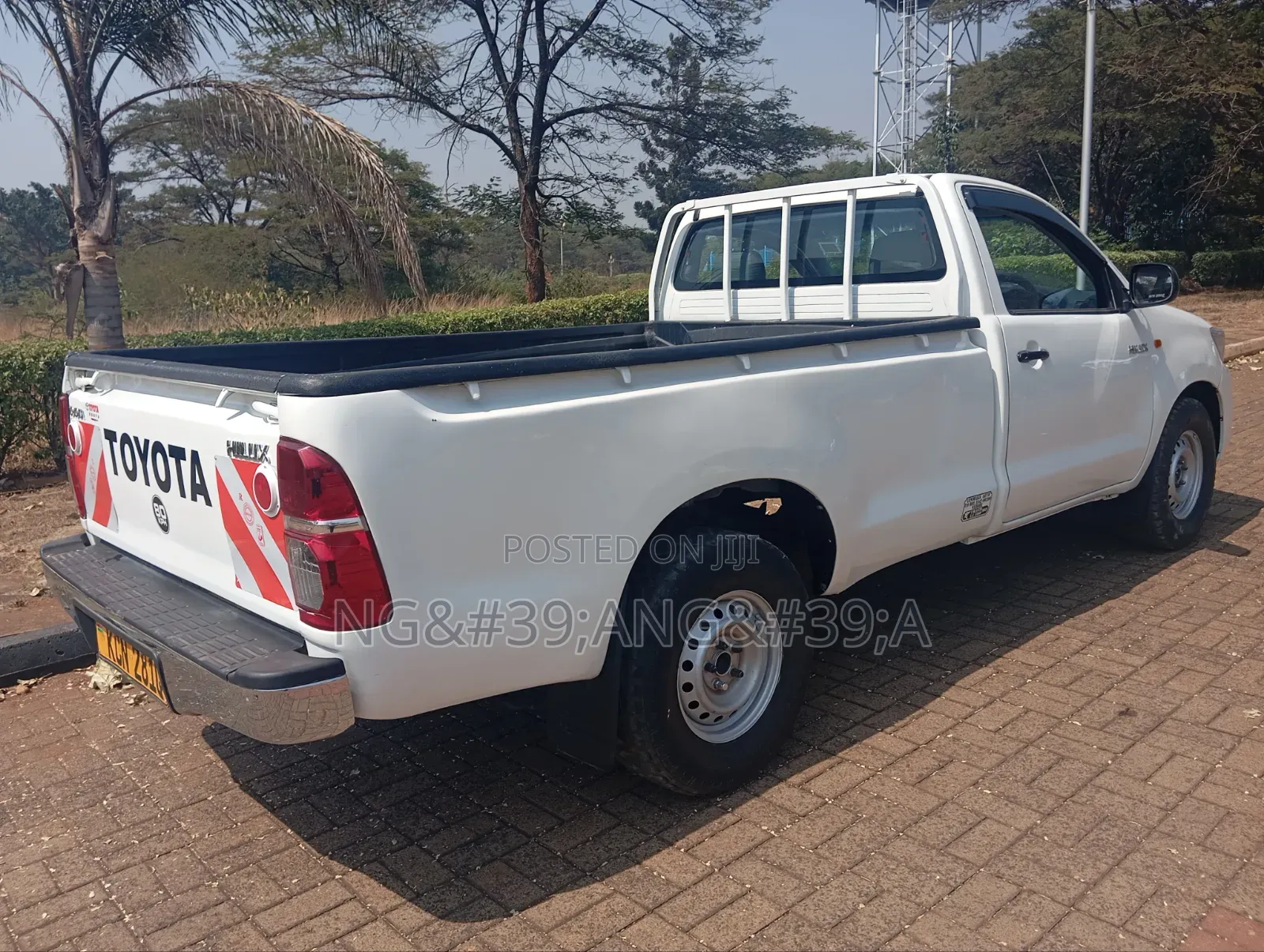 Toyota Hilux 2010 White