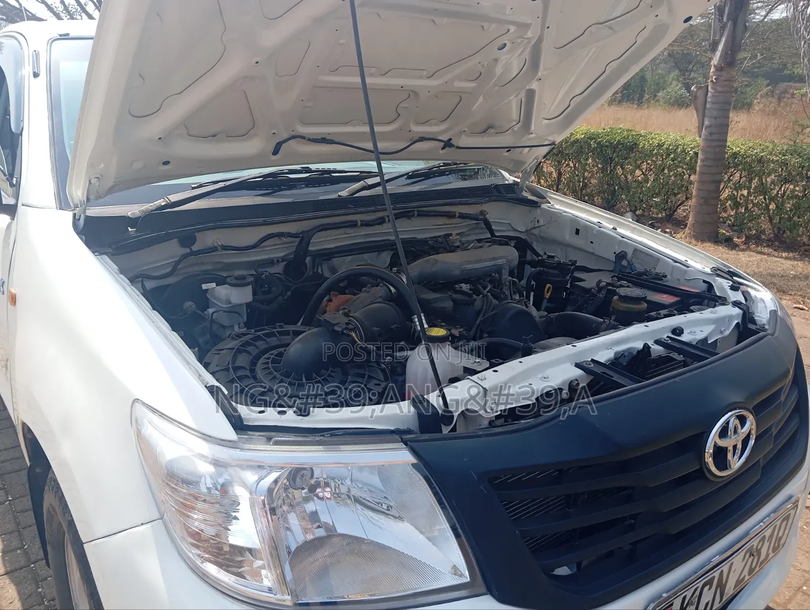 Toyota Hilux 2010 White