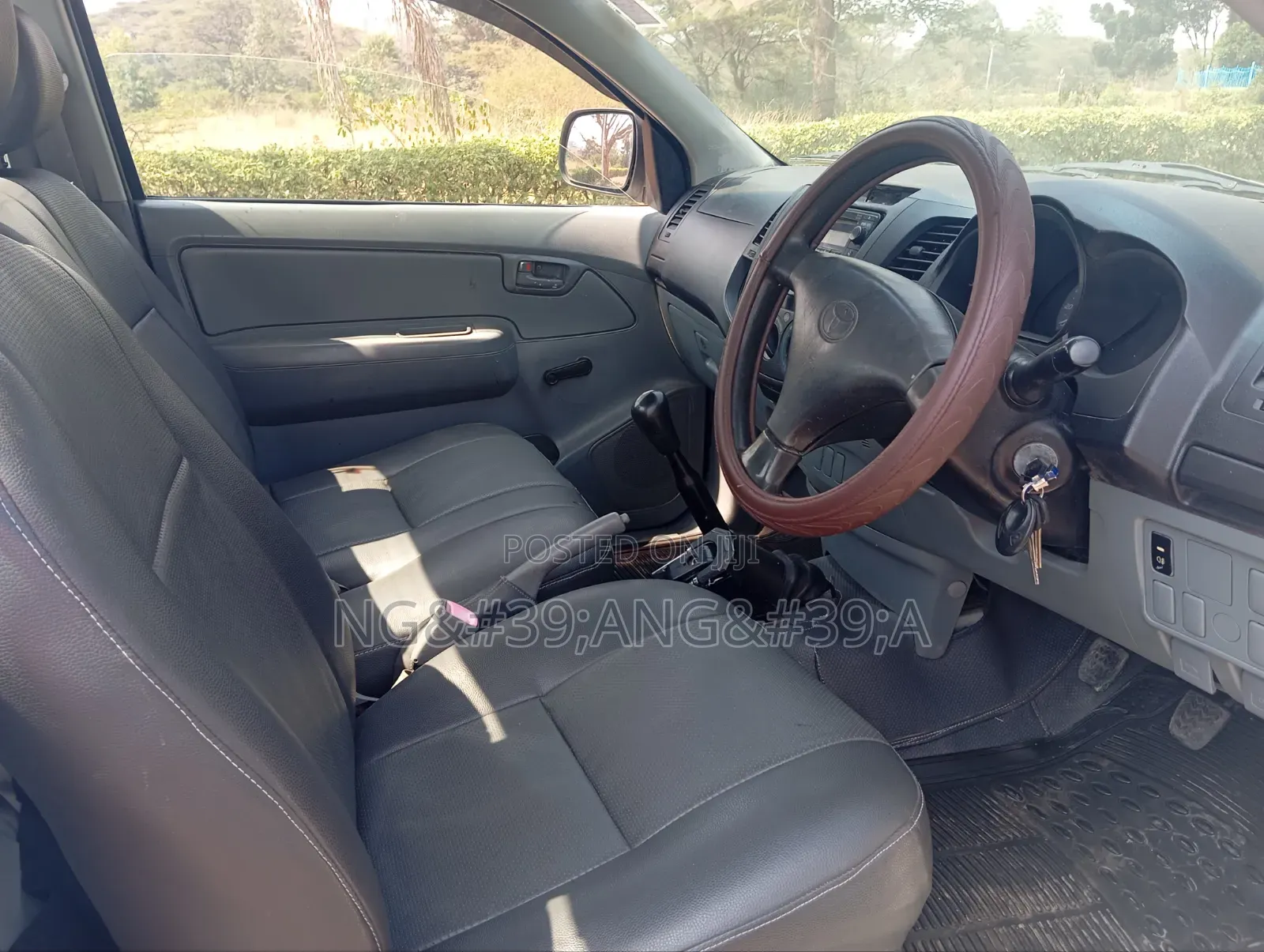 Toyota Hilux 2010 White