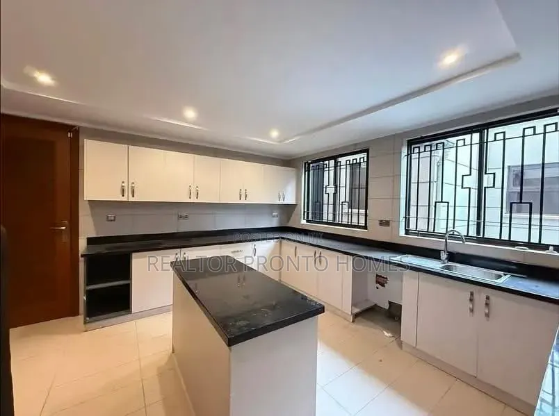 5bdrm Villa in Lavington, Maziwa for sale