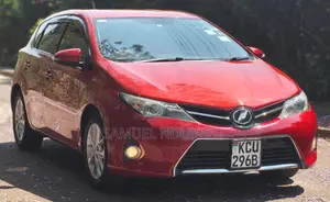 Toyota Auris 2012 Red