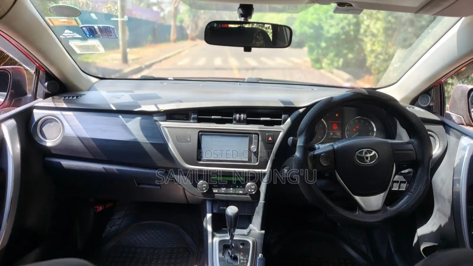 Toyota Auris 2012 Red