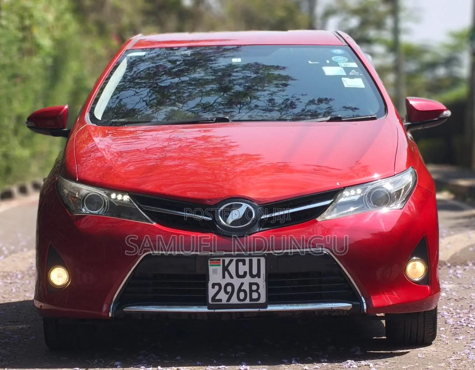 Toyota Auris 2012 Red