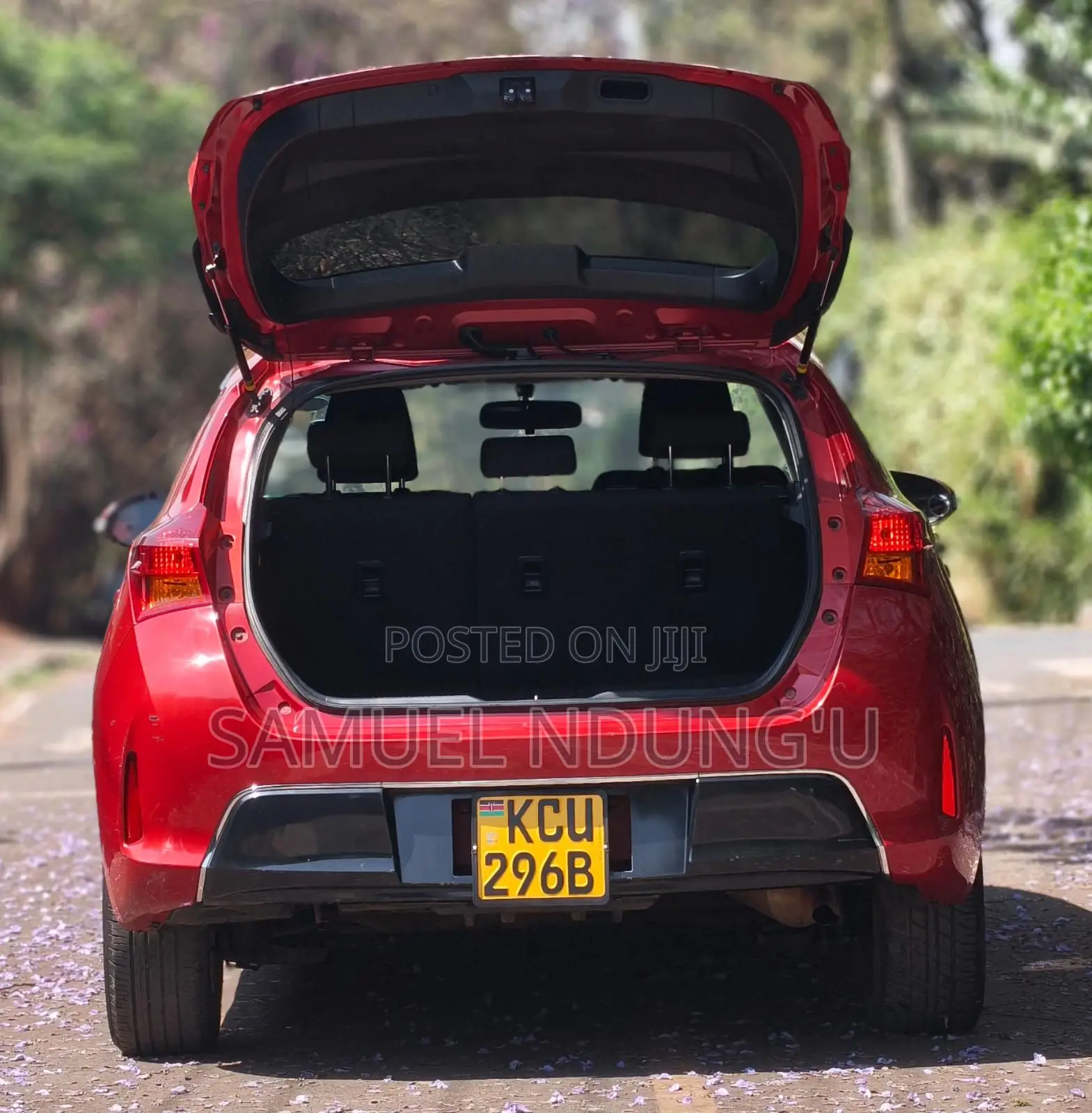 Toyota Auris 2012 Red