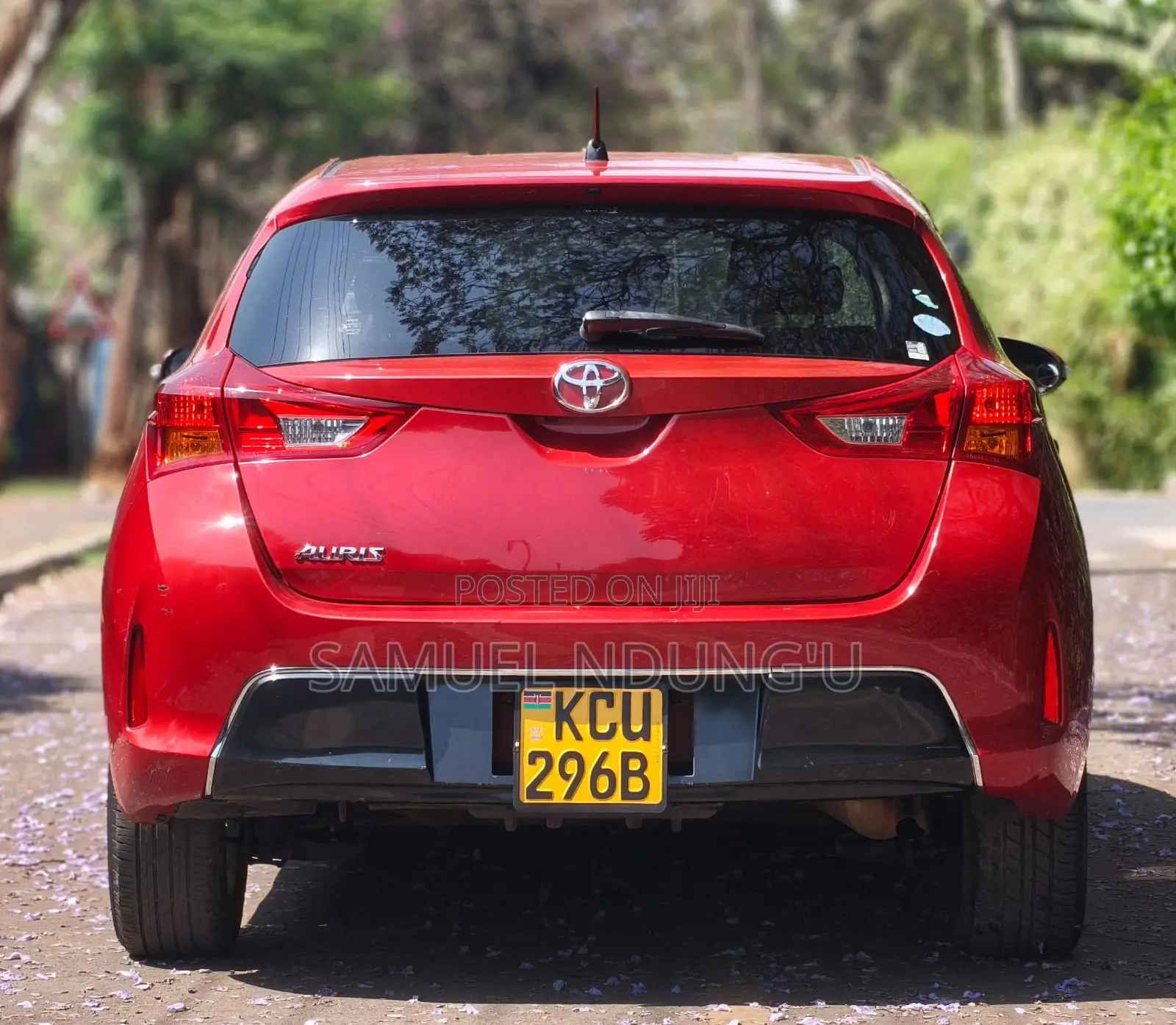Toyota Auris 2012 Red