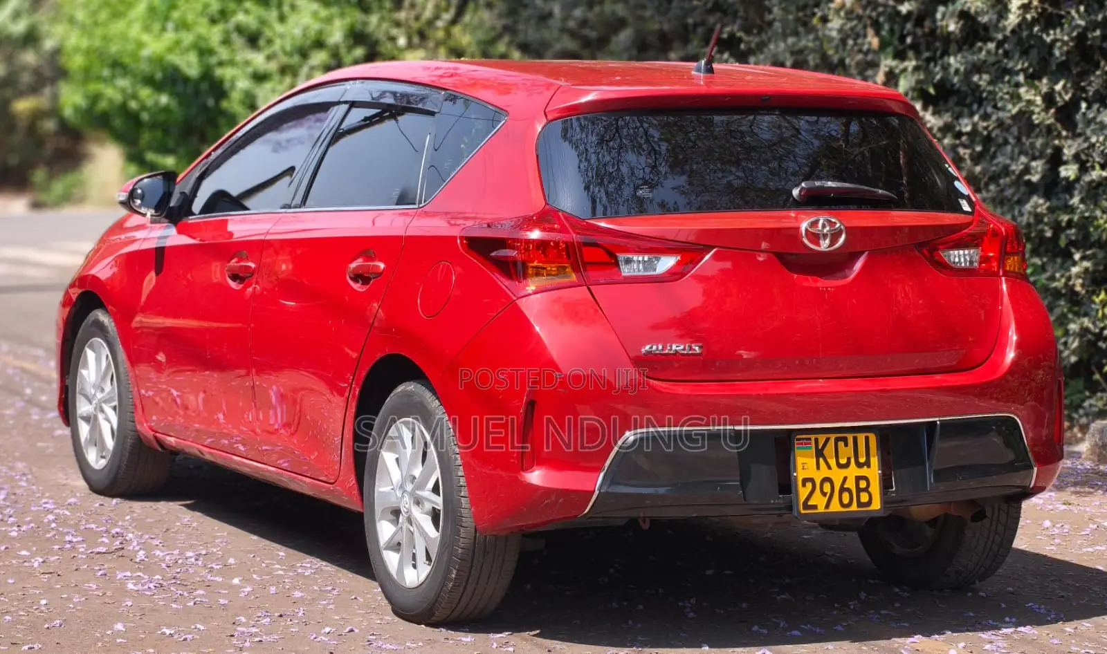 Toyota Auris 2012 Red