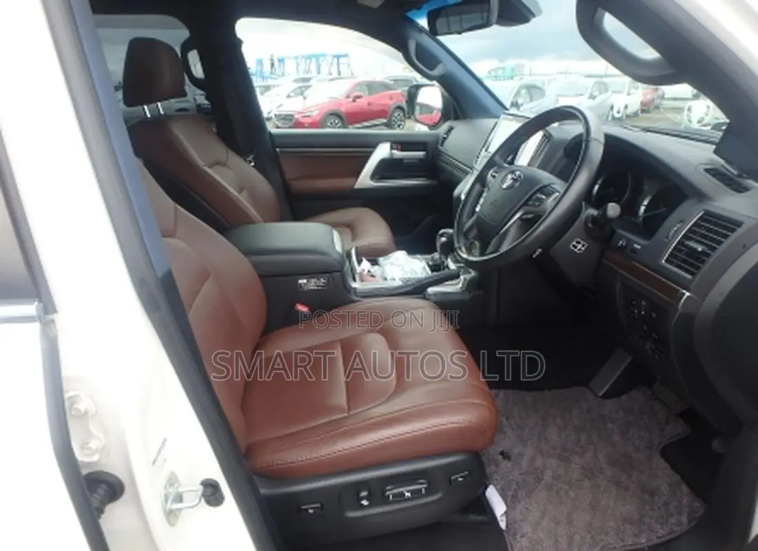 Toyota Land Cruiser 4.6 V8 ZX 2018 Pearl
