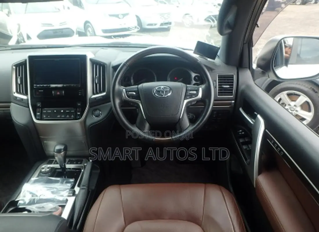 Toyota Land Cruiser 4.6 V8 ZX 2018 Pearl