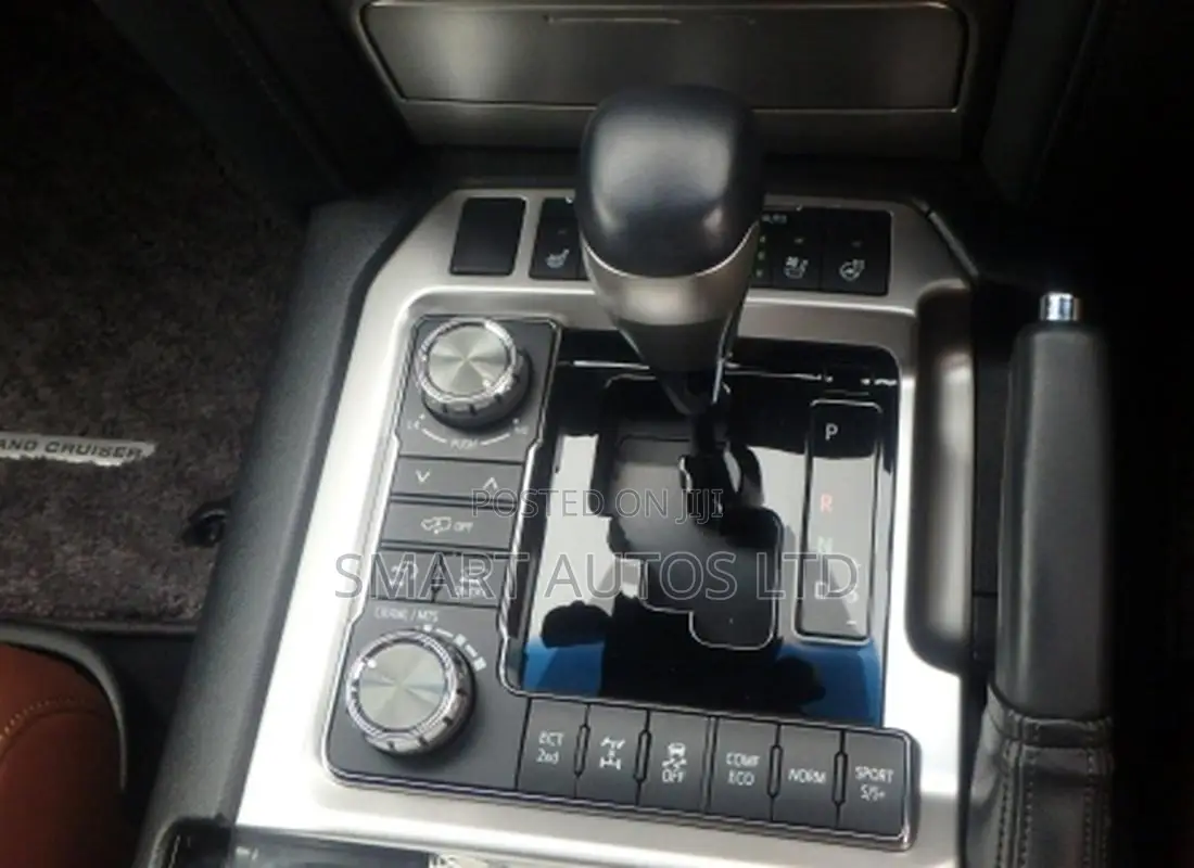 Toyota Land Cruiser 4.6 V8 ZX 2018 Pearl